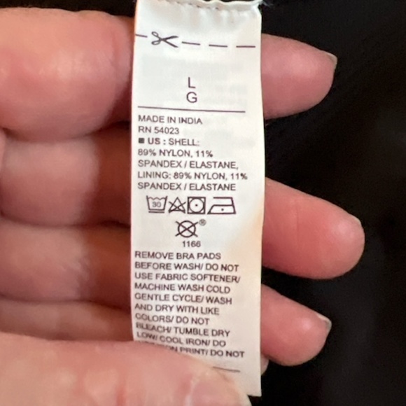 NWT Old Navy Active Light Support Sport Bras (L), Black - Picture 8 of 8